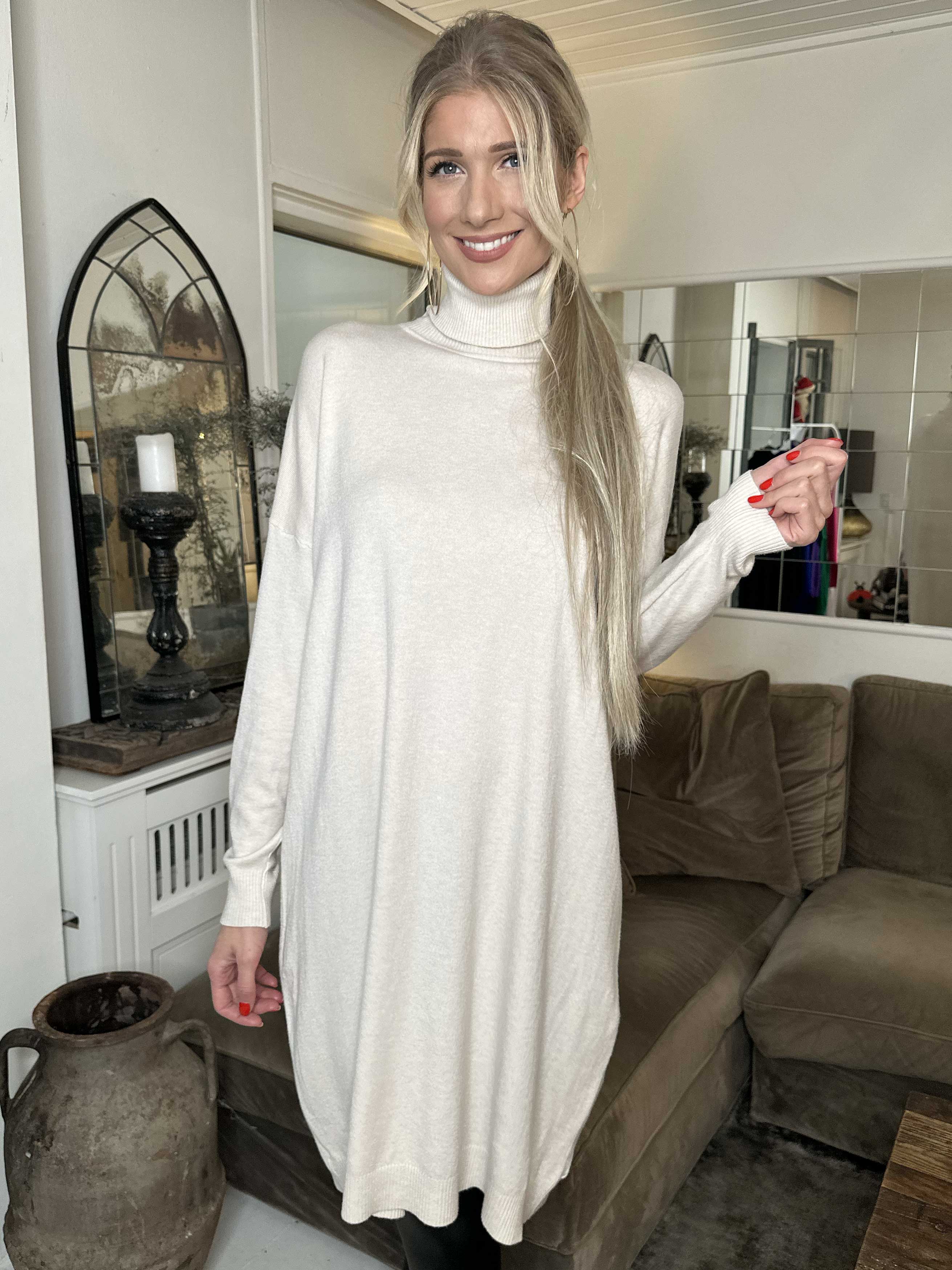 Elmira - Mycket mjuk stickad klänning i elastiskt tyg